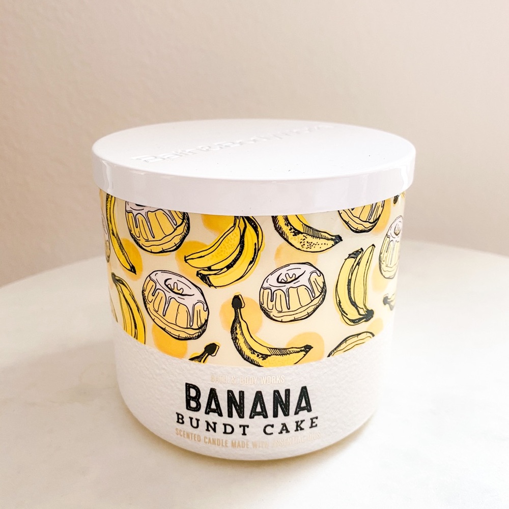 RARE - Bath and body works BBW Banana Bundt cake candle